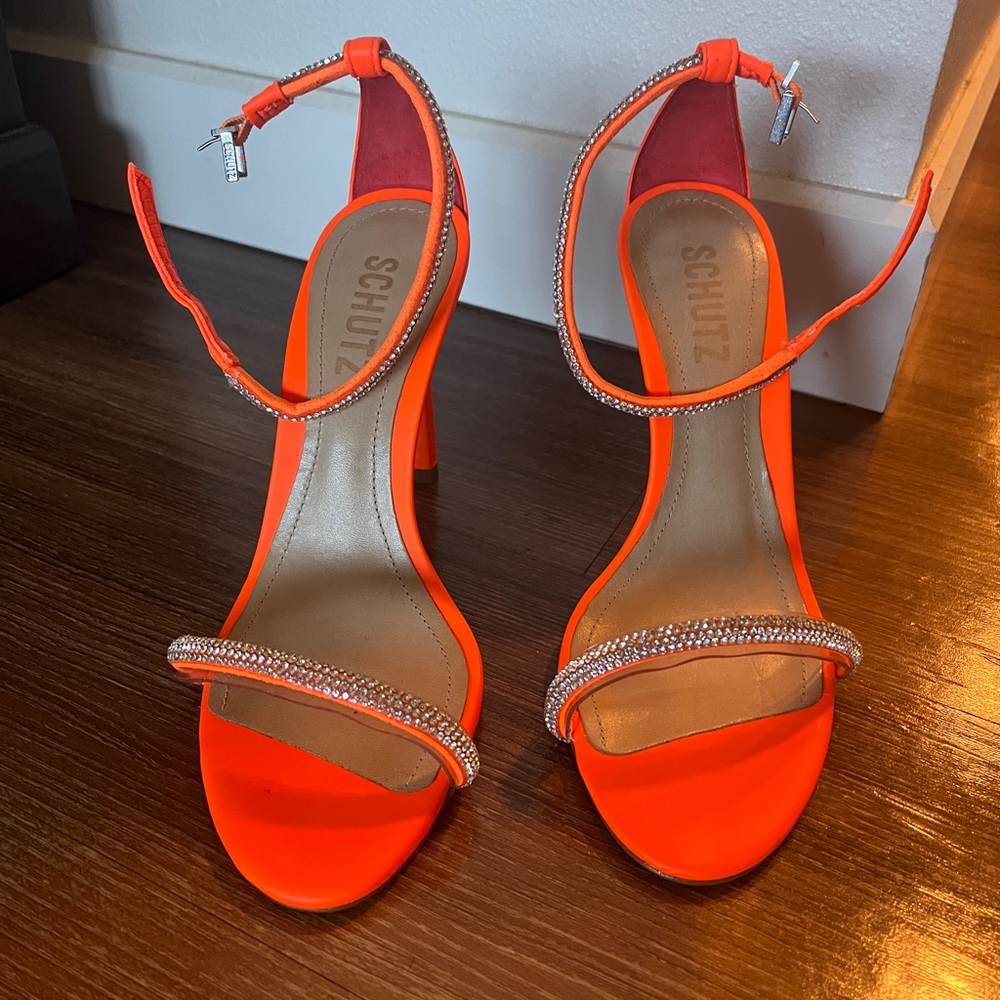 SCHUTZ Orange rhinestone pump